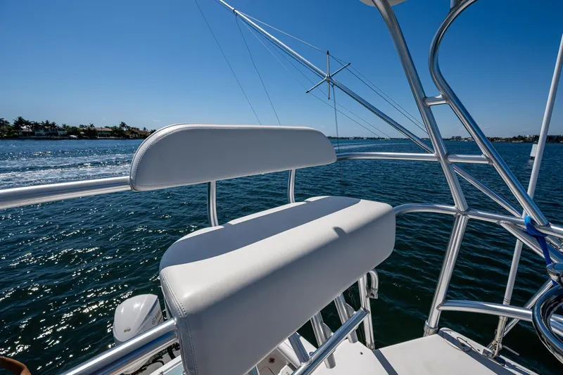 Seaclusion Yacht Photos Pics 2018 Albemarle 290 Express Fisherman boat, featuring sleek seating and ocean view.