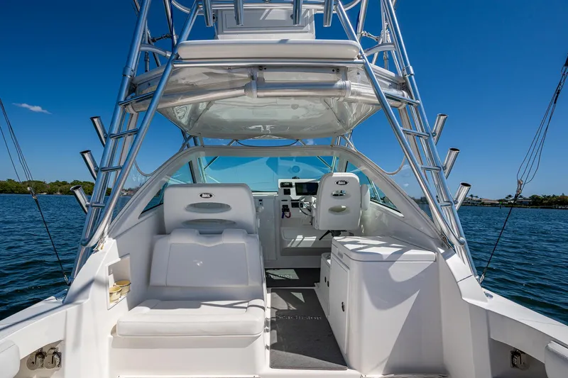 Seaclusion Yacht Photos Pics 2018 Albemarle 290 Express Fisherman boat interior with seating and helm, on a sunny day.