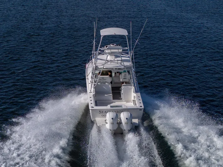 Seaclusion Yacht Photos Pics 2018 Albemarle 290 Express Fisherman cruising on open water, rear view.