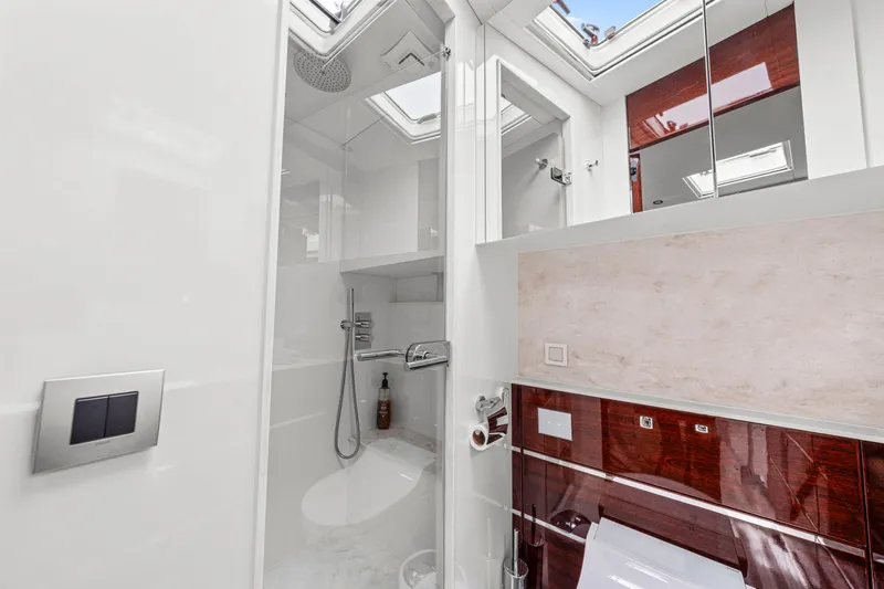 Tribu Yacht Photos Pics Luxurious bathroom in 2021 Steeler 60 S Performance yacht, featuring modern fixtures and elegant design.