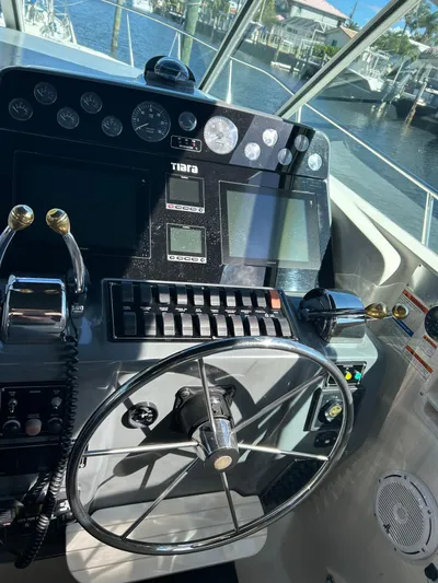 Reel Estate Yacht Photos Pics 