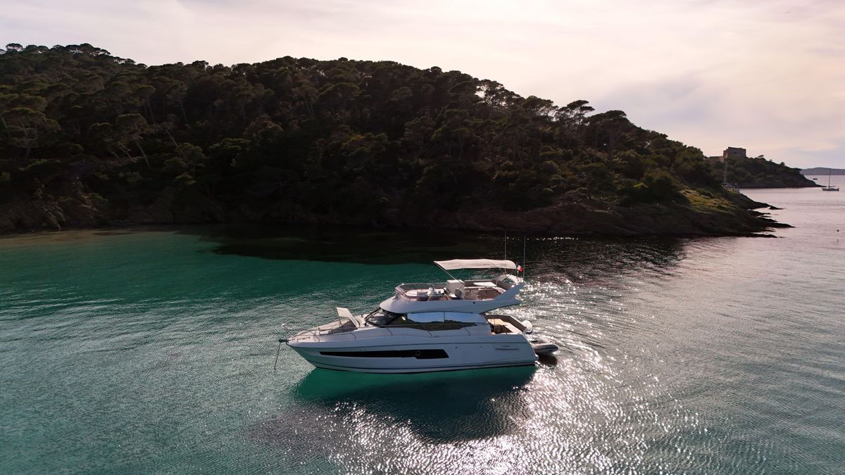 2022 Prestige 46 