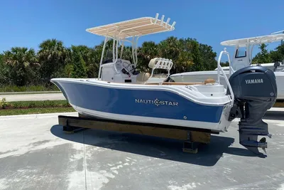 NauticStar 212 Legacy