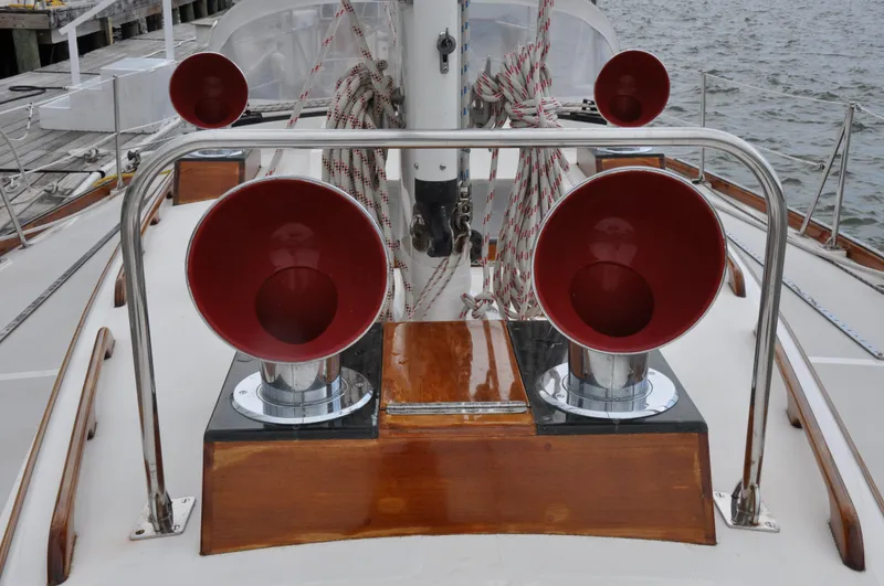 Helianthus Yacht Photos Pics Hinckley SW 42 sailboat deck with red horns, 1985 model.