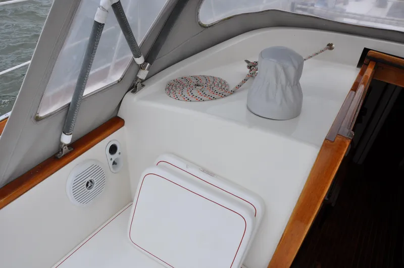 Helianthus Yacht Photos Pics 1985 Hinckley SW 42 sailboat cockpit with seating and winch.