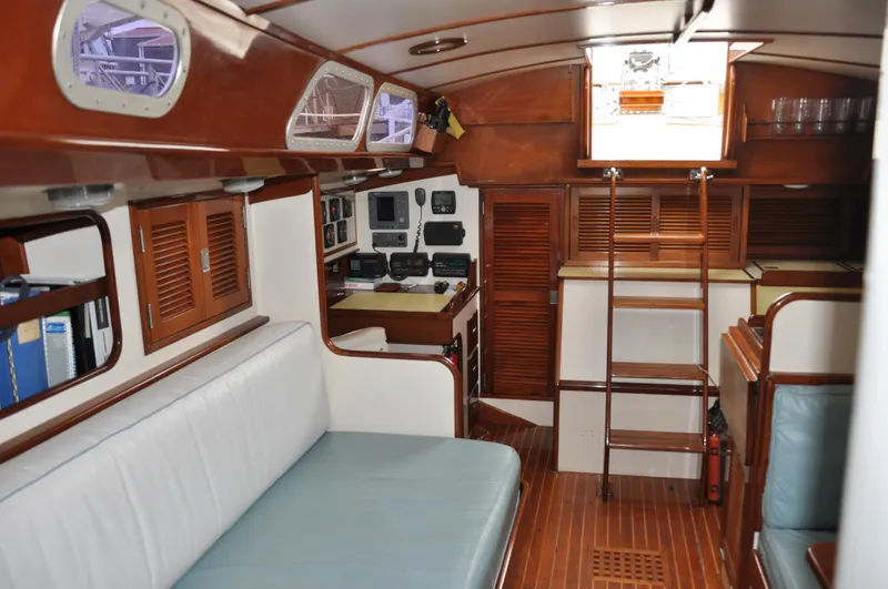 Helianthus Yacht Photos Pics 