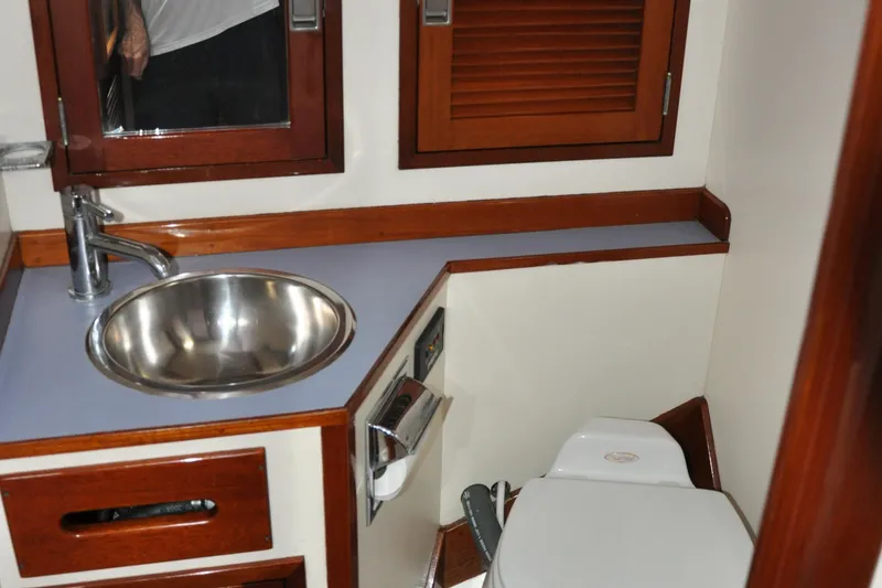 Helianthus Yacht Photos Pics 