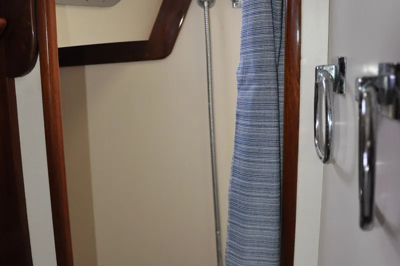 Helianthus Yacht Photos Pics 