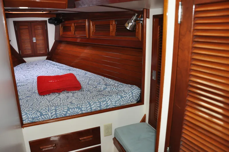 Helianthus Yacht Photos Pics 