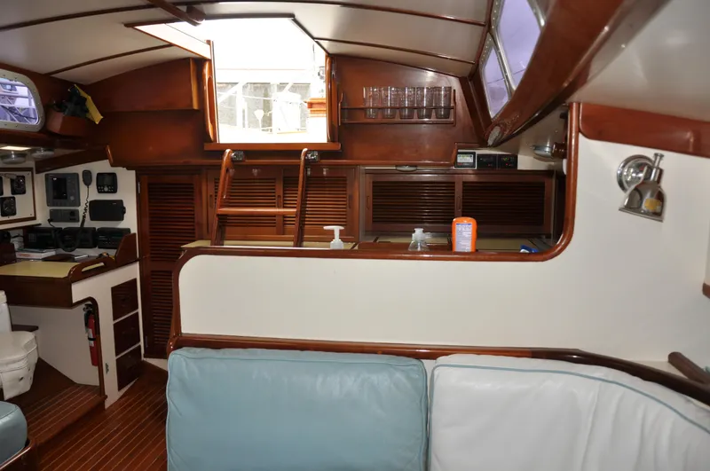 Helianthus Yacht Photos Pics 