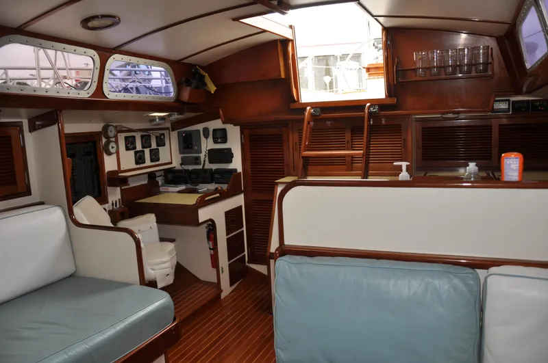 Helianthus Yacht Photos Pics 