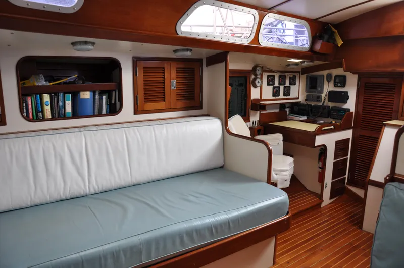 Helianthus Yacht Photos Pics 