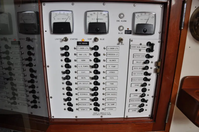 Helianthus Yacht Photos Pics 