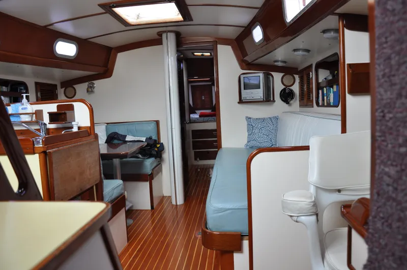 Helianthus Yacht Photos Pics 