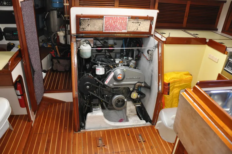 Helianthus Yacht Photos Pics 