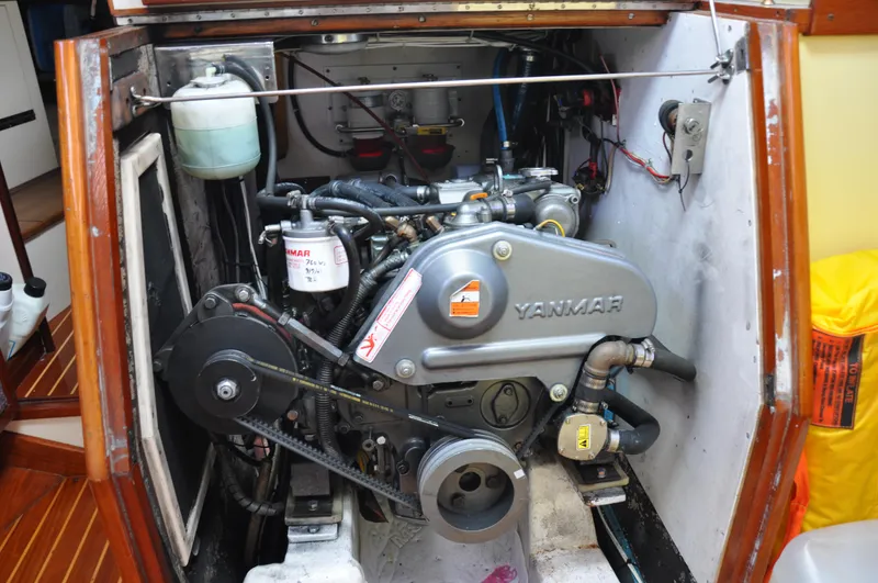 Helianthus Yacht Photos Pics 