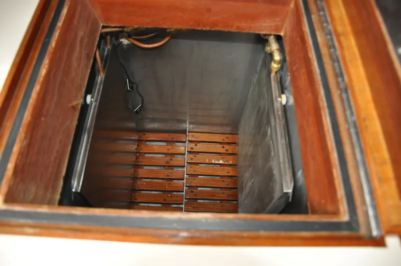 Helianthus Yacht Photos Pics 