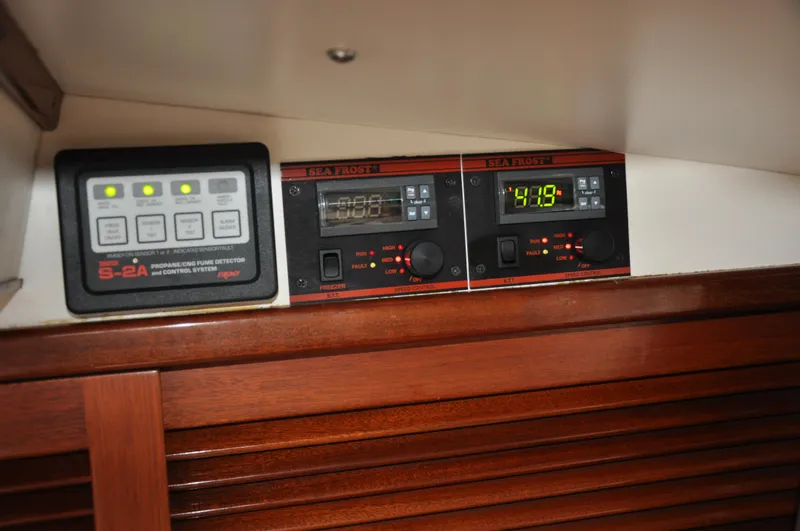 Helianthus Yacht Photos Pics 