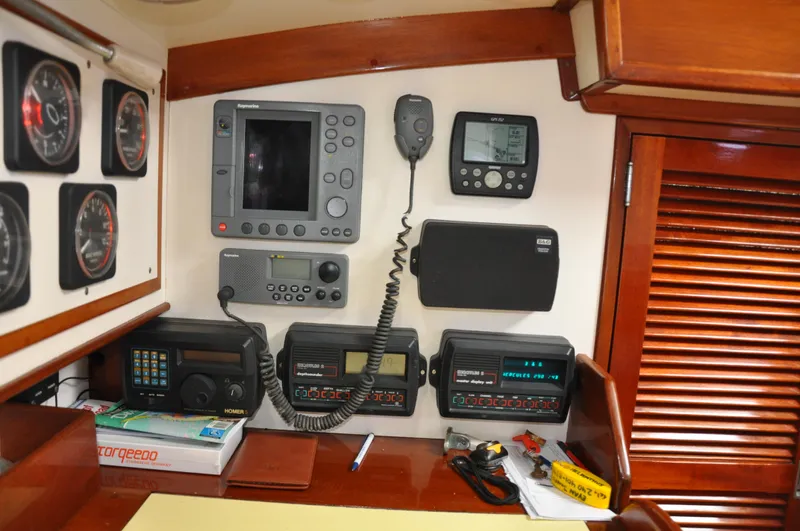 Helianthus Yacht Photos Pics 