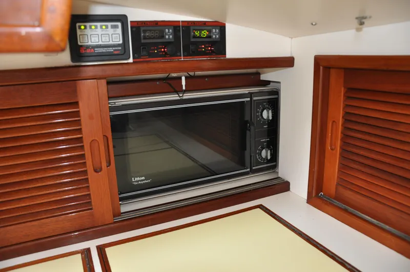 Helianthus Yacht Photos Pics 