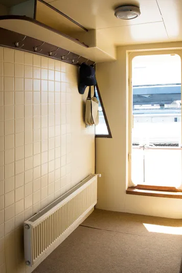 Zeewoelf Yacht Photos Pics Interior of a 1963 Custom "mr. de Boot" with coat hooks and radiator.