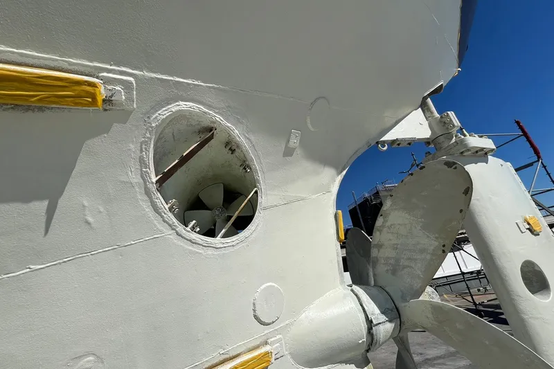 Zeewoelf Yacht Photos Pics Close-up of a 1963 Custom mr. de Boot ship's propeller and hull details.