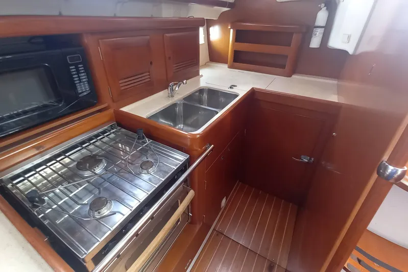 Kasoumai Yacht Photos Pics 2007 Beneteau 423 yacht kitchen with stove, microwave, and sink.