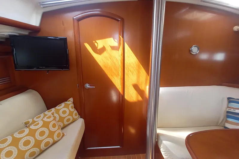 Kasoumai Yacht Photos Pics Interior of 2007 Beneteau 423 yacht with cozy seating and wooden finishes.