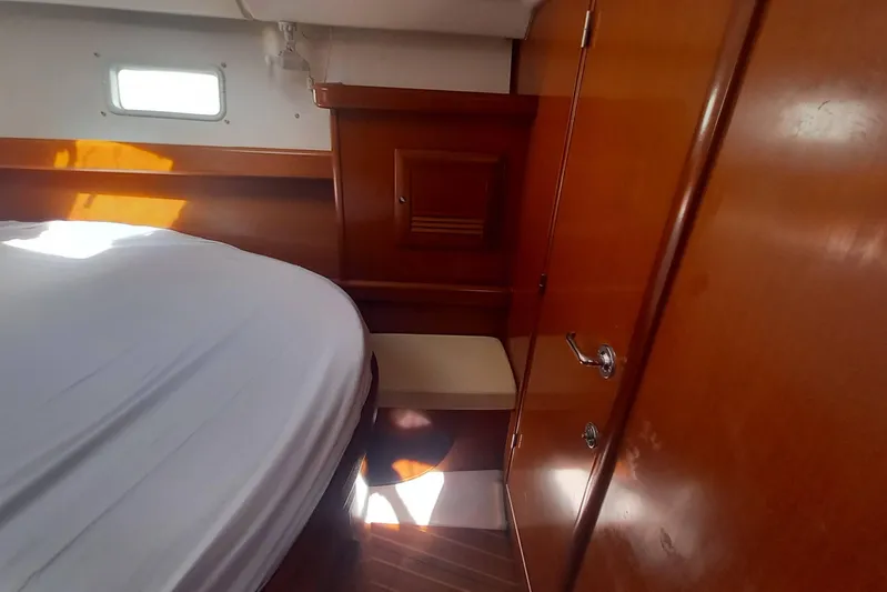 Kasoumai Yacht Photos Pics Interior cabin of 2007 Beneteau 423 yacht with wooden finish and bed.