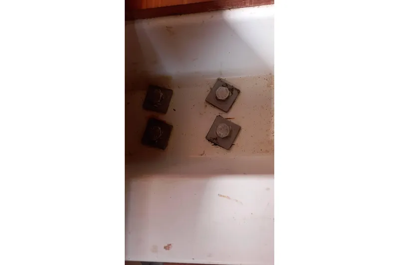 Kasoumai Yacht Photos Pics Interior view of a 2007 Beneteau 423 boat, showing metal fixtures on a white surface.