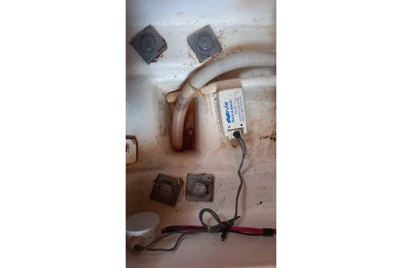 Kasoumai Yacht Photos Pics Bilge area of 2007 Beneteau 423 with Rule-A-Matic switch and wiring.