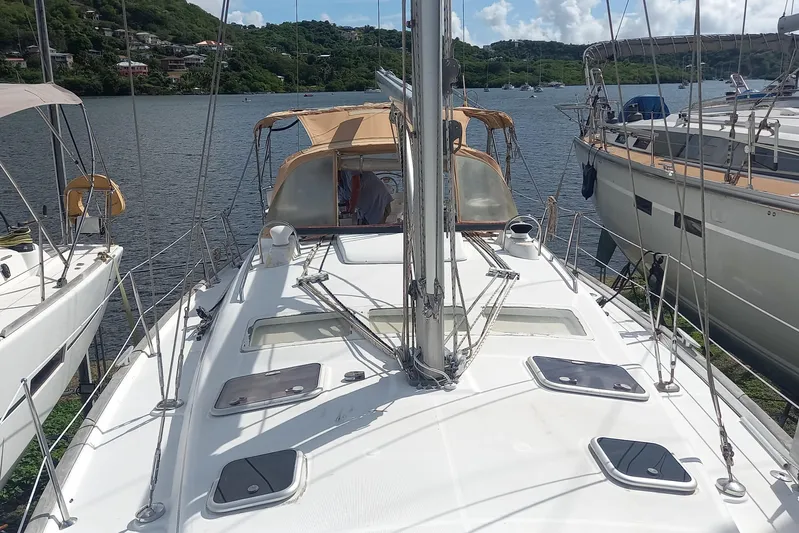 Kasoumai Yacht Photos Pics 2007 Beneteau 423 sailboat docked, featuring a spacious deck and scenic waterfront view.