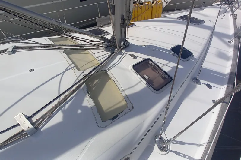 Kasoumai Yacht Photos Pics Deck view of 2007 Beneteau 423 sailboat with hatches and rigging.
