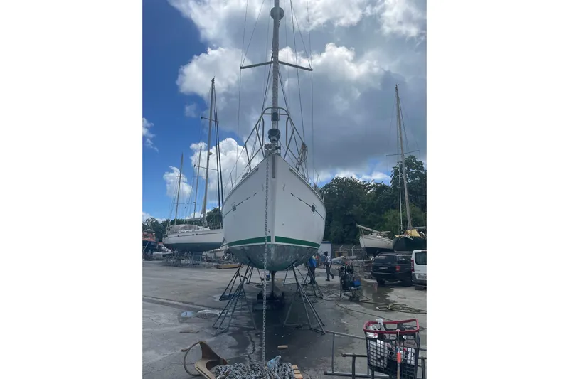 Kasoumai Yacht Photos Pics 2007 Beneteau 423 sailboat on dry dock under cloudy sky.