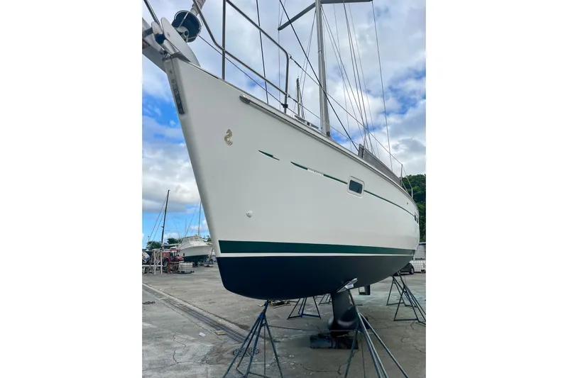 Kasoumai Yacht Photos Pics 2007 Beneteau 423 sailboat on stands, ready for maintenance under a cloudy sky.