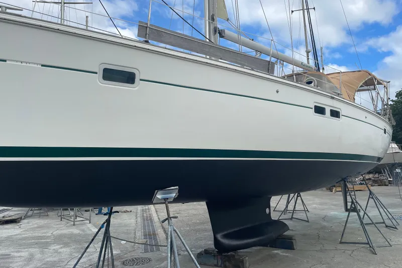 Kasoumai Yacht Photos Pics 2007 Beneteau 423 sailboat on stands, white hull, blue stripe, marina background.
