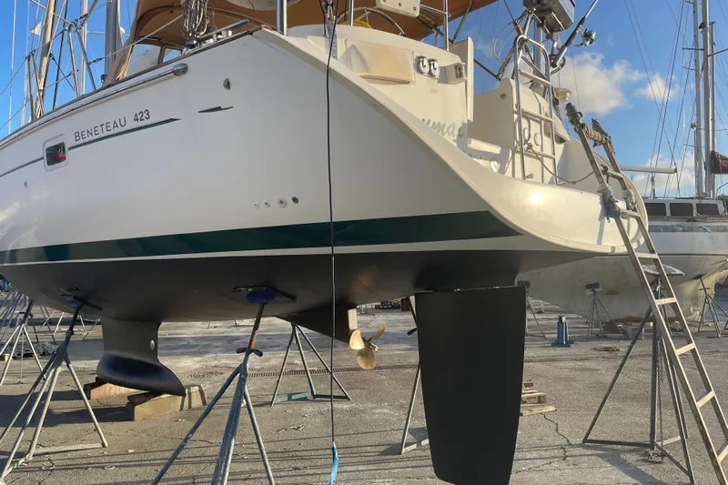 Kasoumai Yacht Photos Pics 2007 Beneteau 423 sailboat on dry dock, supported by stands, with clear blue sky.