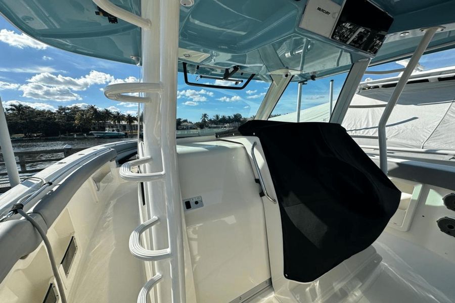 2022 Boston Whaler 380 Outrage