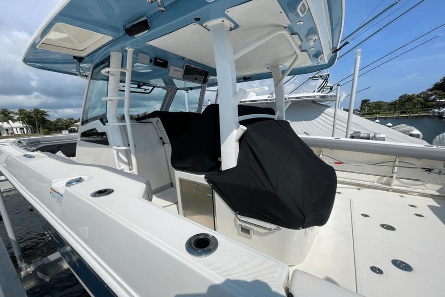 2022 Boston Whaler 380 Outrage