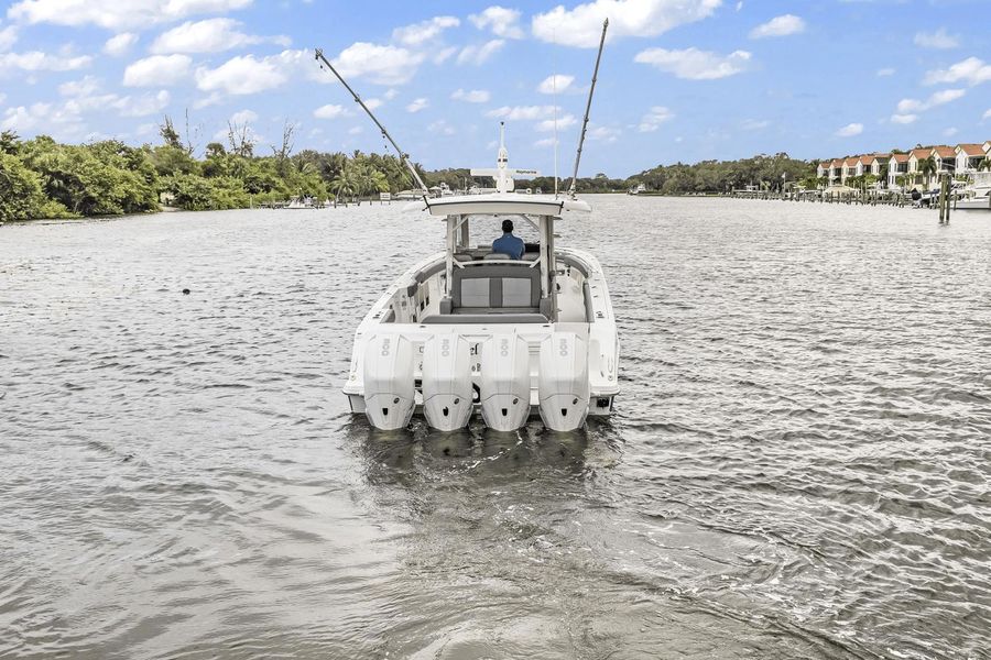 2022 Boston Whaler 380 Outrage