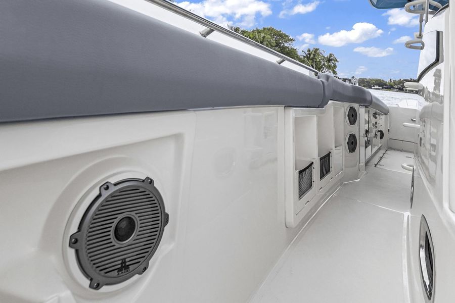 2022 Boston Whaler 380 Outrage