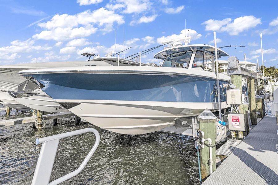 2022 Boston Whaler 380 Outrage