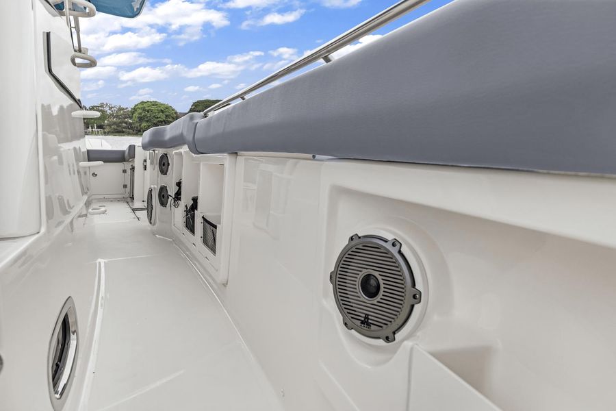 2022 Boston Whaler 380 Outrage