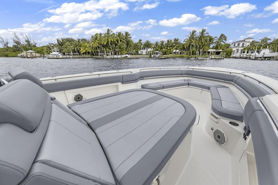 2022 Boston Whaler 380 Outrage
