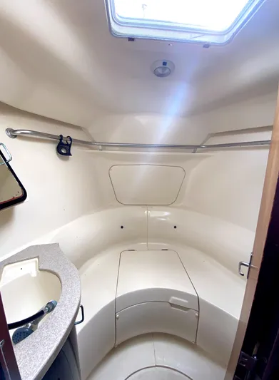 5th Row Center Yacht Photos Pics Interior of 1997 Hunter 430 sailboat bathroom with compact design and overhead skylight.