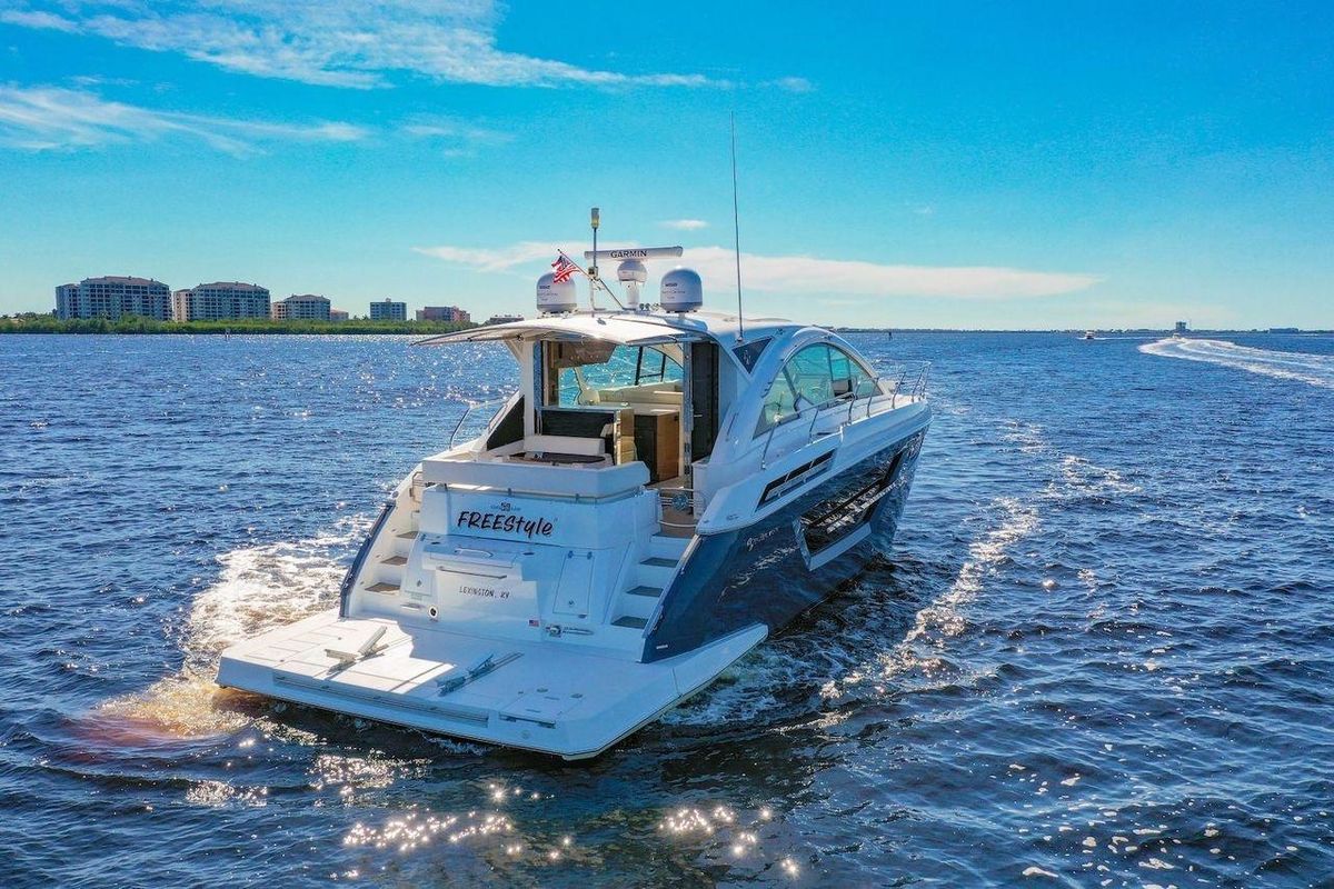 2020 Cruisers Yachts 50