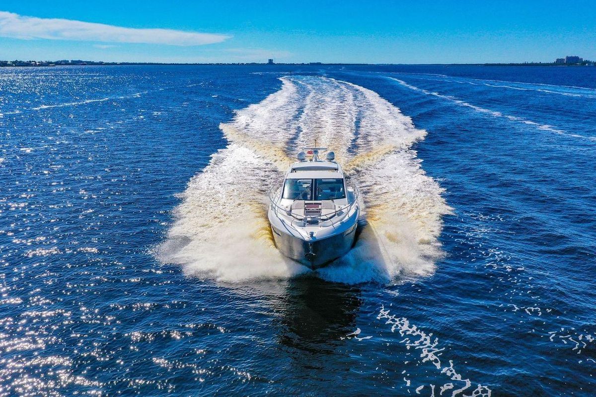 2020 Cruisers Yachts 50