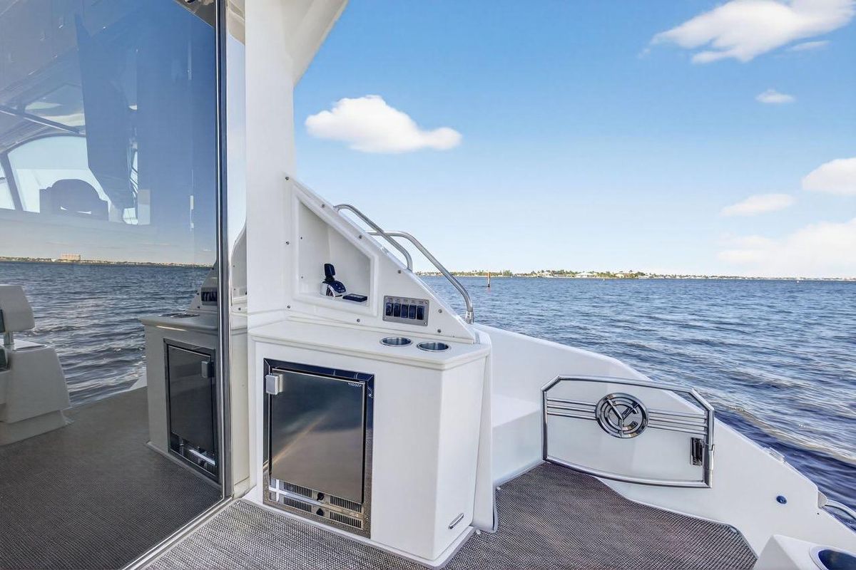 2020 Cruisers Yachts 50