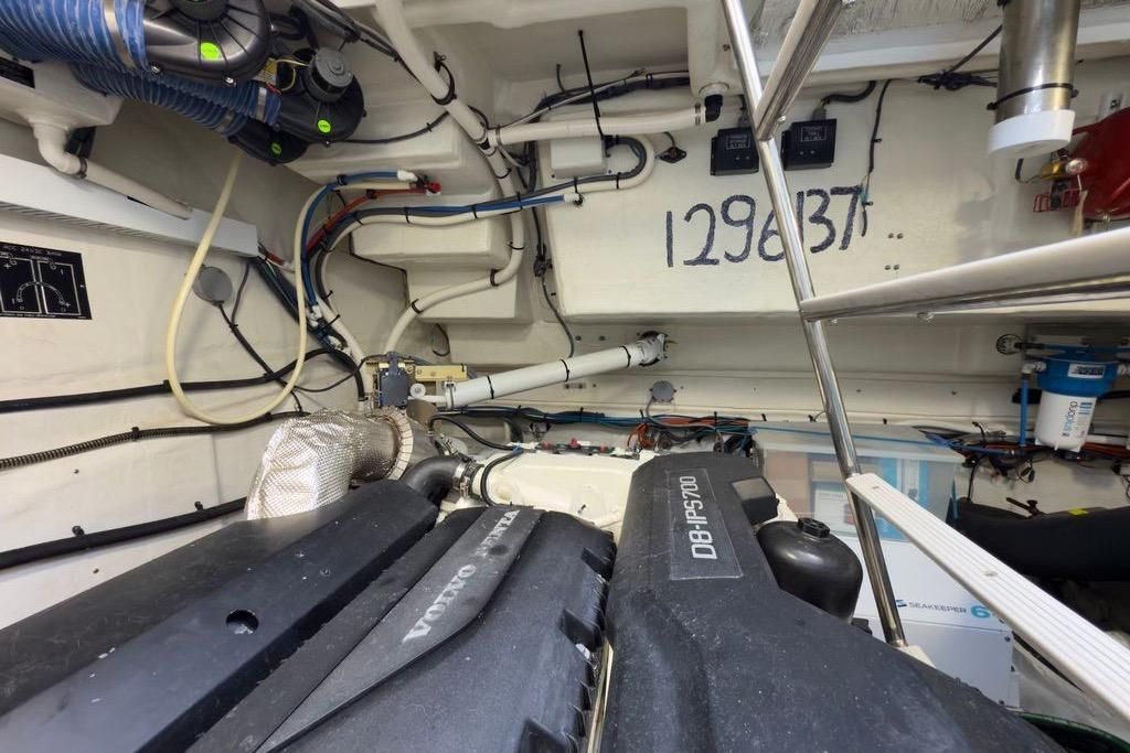 2020 Cruisers Yachts 50