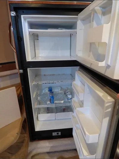 Hale Yes Yacht Photos Pics 